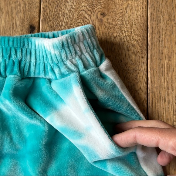 Btween Velour Tie Dye Marching Set size 7 - Picture 9 of 11